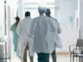 Ile zarabia lekarz na dyżurze? Stawki, kontrakty i co wpływa