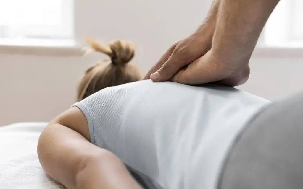 Osteopata czy fizjoterapeuta? Wybierz idealnego specjalistę!