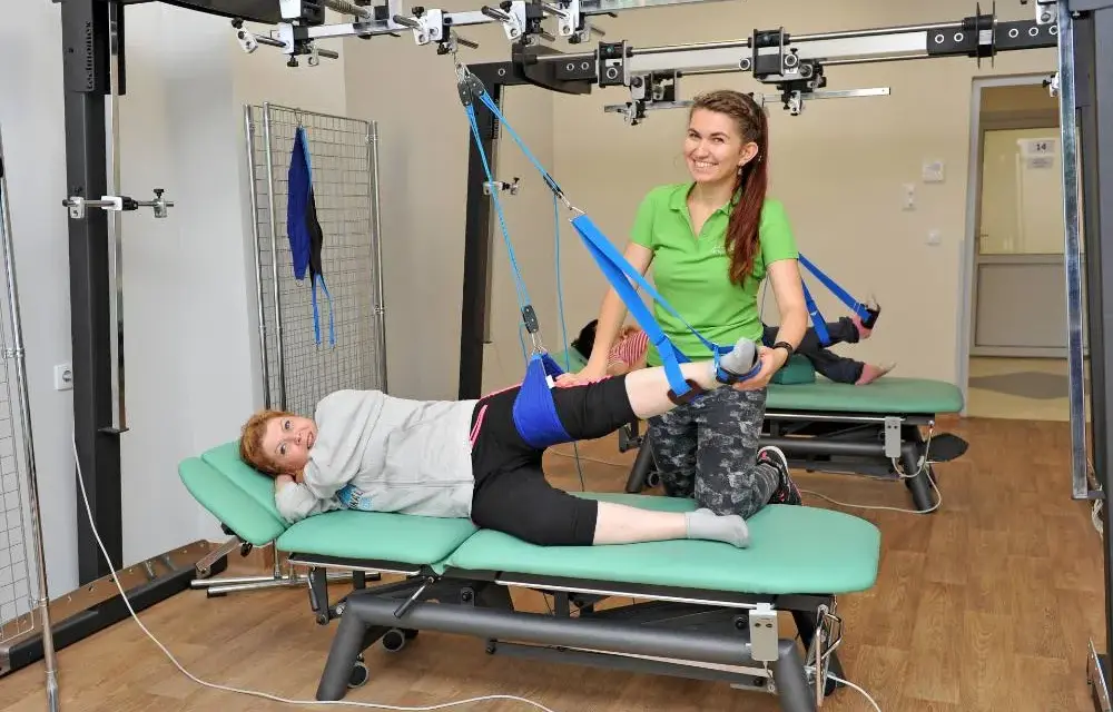Rehabilitacja NFZ bez kolejek? Poznaj sprawdzone sposoby!