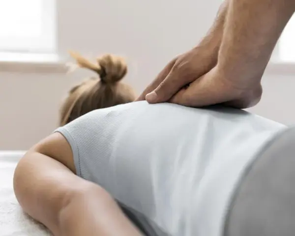 Osteopata czy fizjoterapeuta? Wybierz idealnego specjalistę!