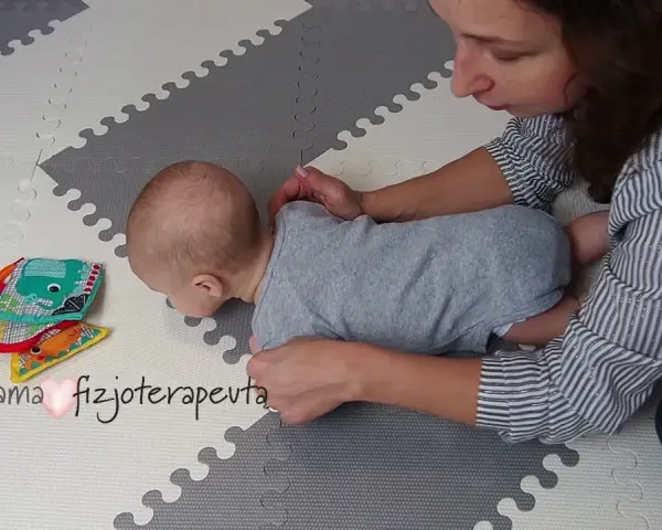 Prawidłowe podnoszenie niemowlęcia: Jak to robi mama fizjoterapeuta?