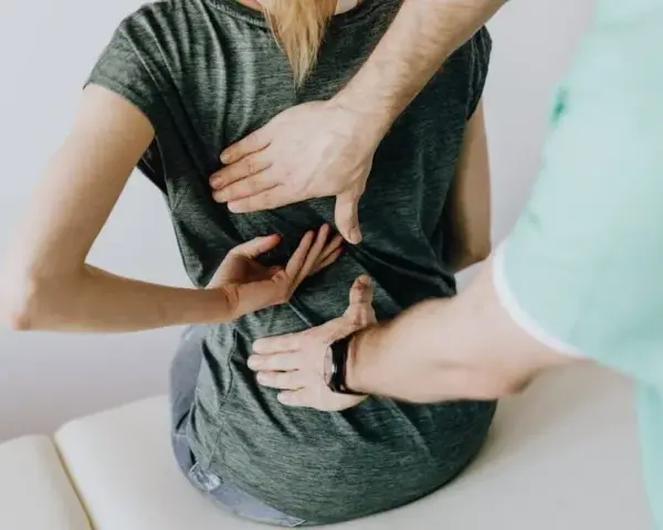Rehabilitacja a L4: Kiedy dostaniesz zwolnienie? Ekspert radzi