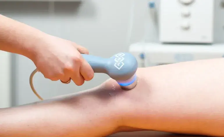 Ultradźwięki w rehabilitacji: Bezbolesna ulga w bólu i regeneracja