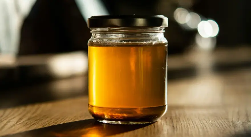 Jaki miód na ból gardła? Wybierz naturalny antybiotyk!