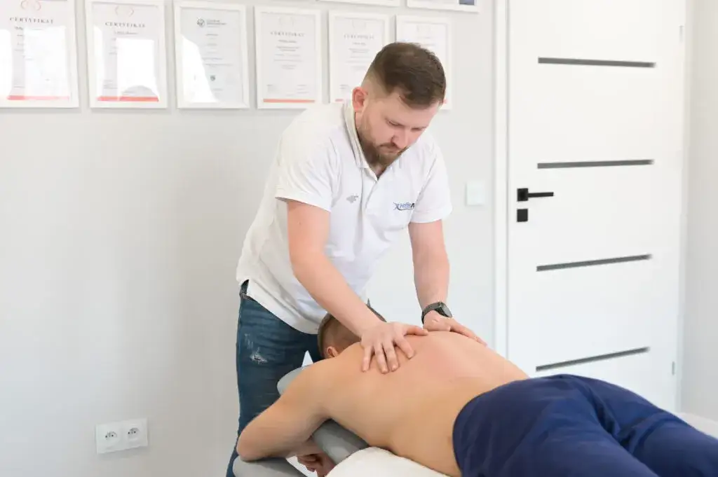 Fizjoterapeuta w domu pacjenta, rehabilitacja domowa