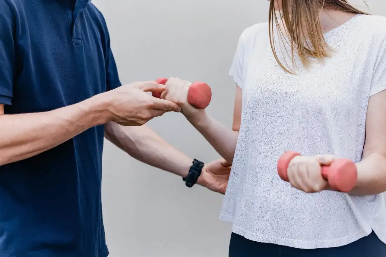 różni pacjenci na rehabilitacji